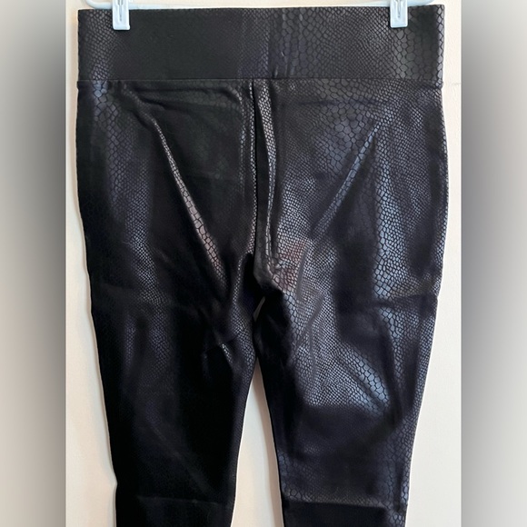 Faux leather pants - Picture 3 of 5